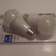 Becuri cu led si senzor crepuscular 9W lumina calda
